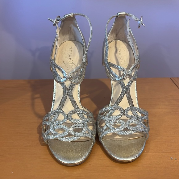 Ivanka Trump Leather heels, Gold, Leather.
Gently used ones. - Picture 2 of 5